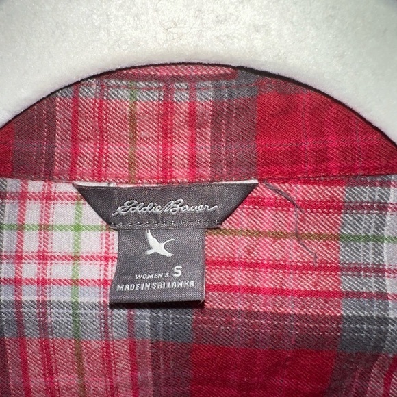 Eddie Bauer women’s button down - Picture 6 of 6